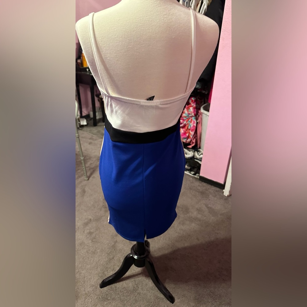 Dress - Picture 2 of 4